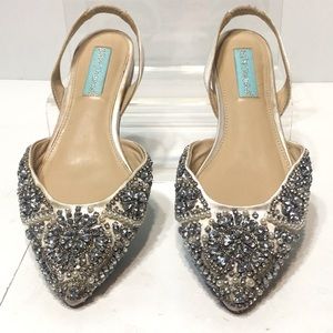 Blue by Betsey Johnson Mollie white silver flats 6.5